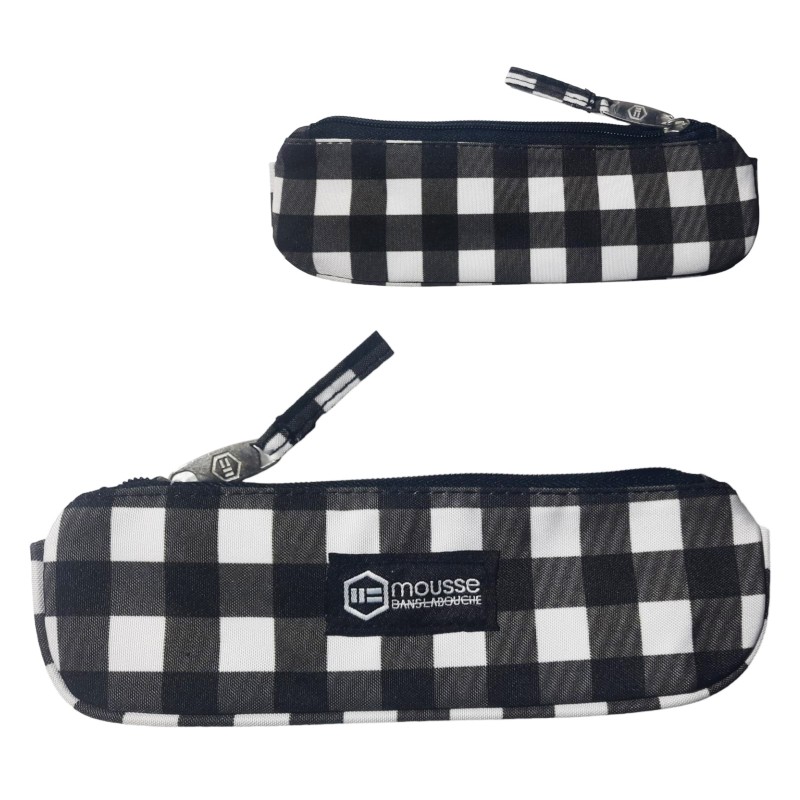 Astuccio Portapenne a Bustina Piatto Quadroni Bianco e Nero - 22x6 cm, Perfetto per Scuola e Ufficio