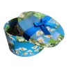 Scatola Regalo Rotonda 20x20x11 cm con Fiori di Margherita e Fiocco Blu – Confezione Elegante in Cartone Decorato