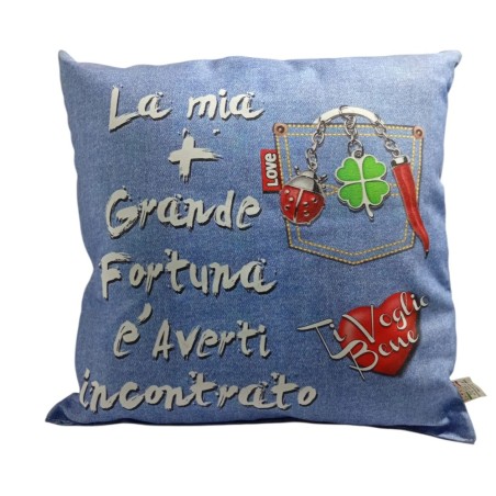 Cuscino Romantico 40x40 cm “La mia più Grande Fortuna è Averti Incontrato” Effetto Jeans con Taschino Portafortuna Idea Regalo