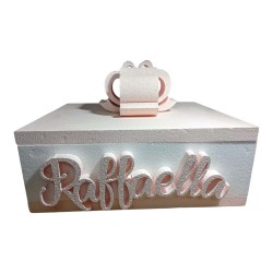 Scatola Regalo Personalizzata con Nome e Colore – 50x50 cm con Coperchio e Fiocco 3D Elegante