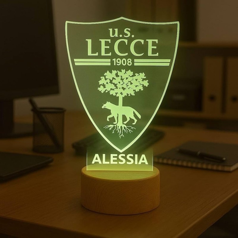 Lampada LED Lecce Calcio Personalizzata – Stemma in Plexiglass con Nome, Idea Regalo Tifosi e Decorazione Camera