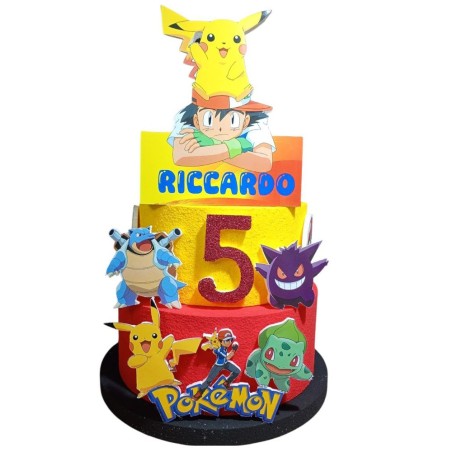 Torta Scenografica Pokémon in Polistirolo – 70 cm Altezza, 38 cm Diametro | Personalizzata con Nome ed Età, Effetto 3D