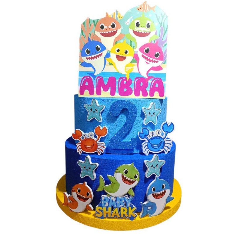 Torta Scenografica Baby Shark in Polistirolo – Personalizzata con Nome ed Età | Effetto 3D, Altezza 70 cm, Base 38 cm